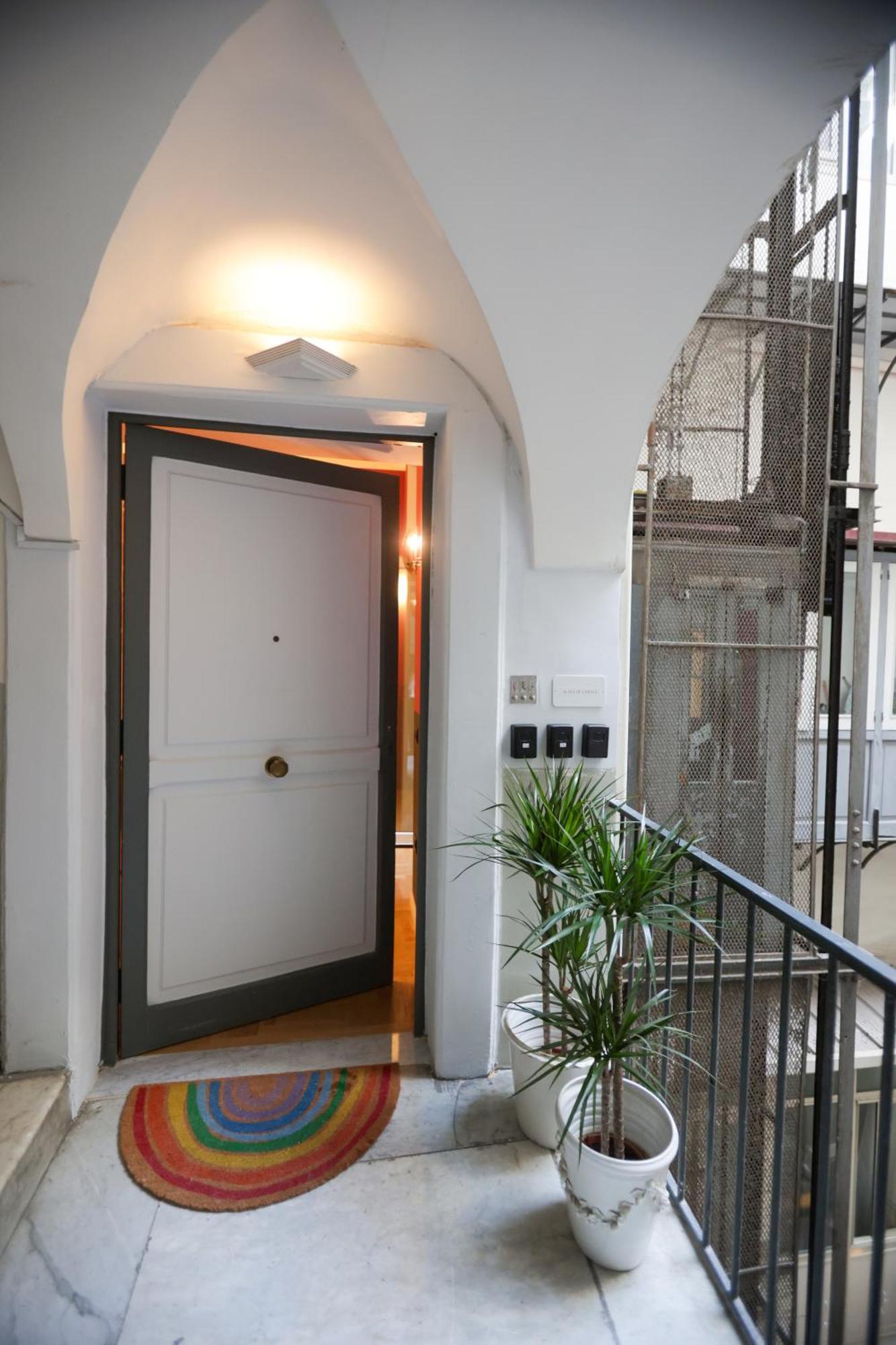 Alma De Chiaja - Design Suites & Apartments Napels Buitenkant foto
