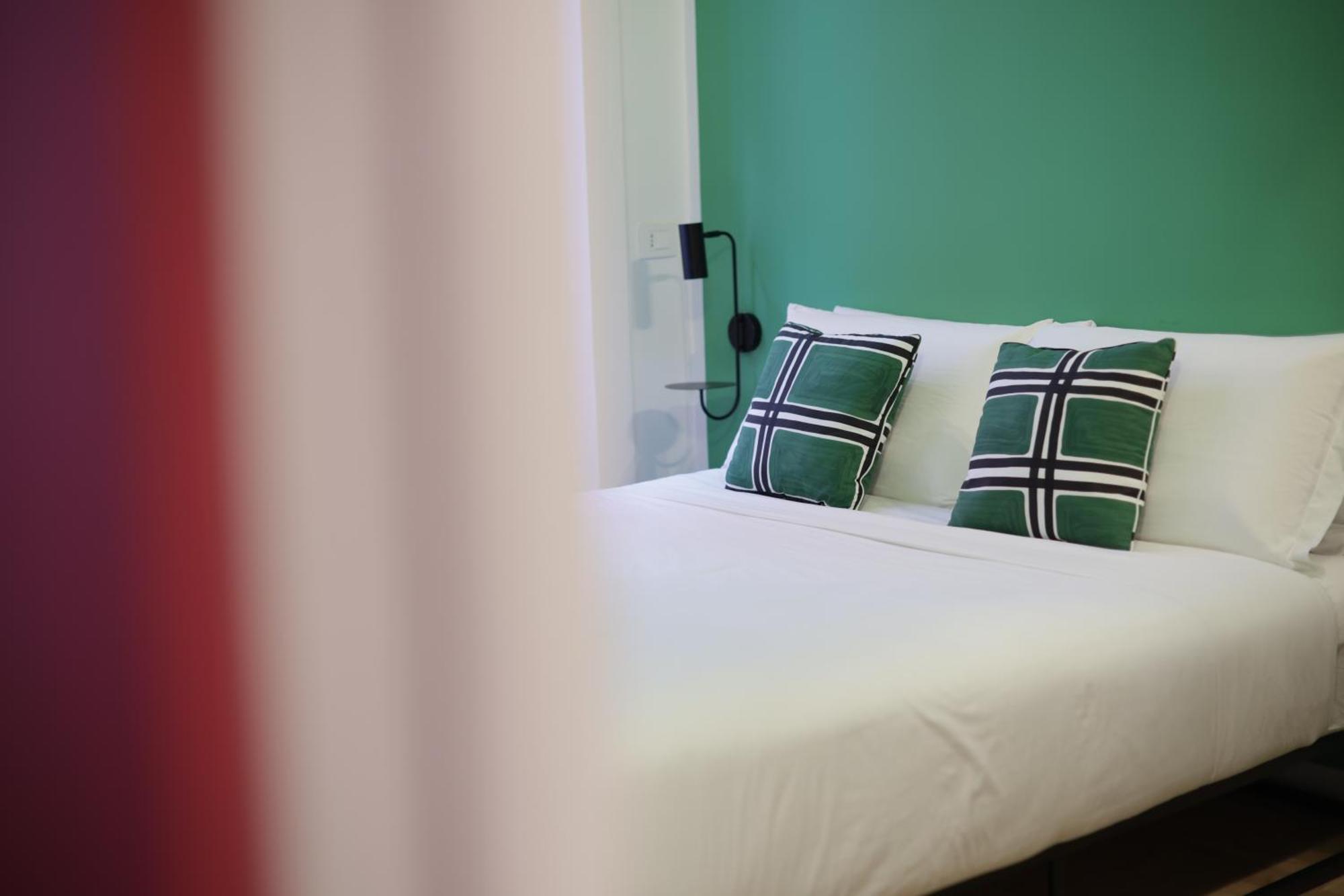 Alma De Chiaja - Design Suites & Apartments Napels Buitenkant foto